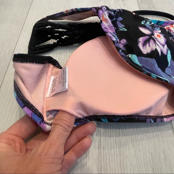 Seeded & Sewn Black Floral T-Back Bikini Swim Top Size Large - Picture 3 of 7
